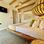 Hidden Eden Residences - Private Pools アパートホテル