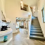 Hidden Eden Residences - Private Pools アパートホテル