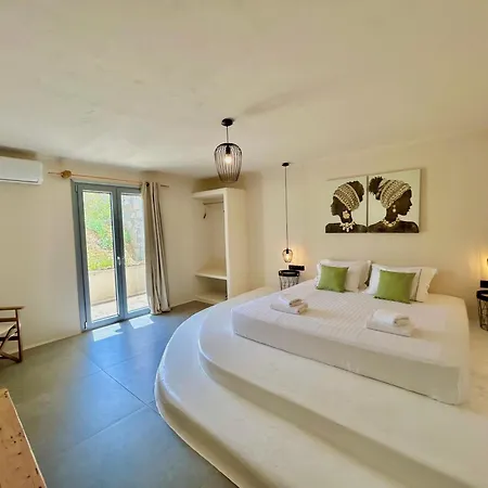 Hidden Eden Residences - Private Pools 4* Pláka
