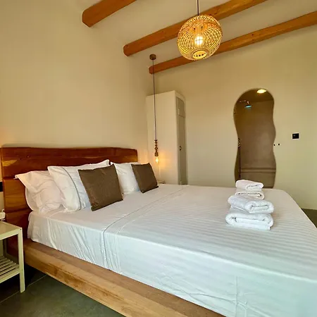 Hidden Eden Residences - Private Pools アパートホテル