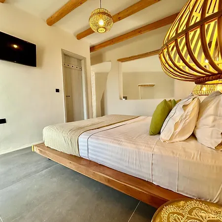 Hidden Eden Residences - Private Pools Apartahotel